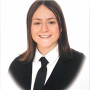 Estudiante que acaba de obtener el título de bachiller